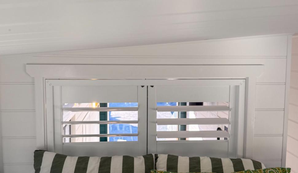 O casă pe roți minusculă sparge toate tiparele cu un interior foarte sofisticat. Cum arată locuința mobilă care poate găzdui 4 oameni 991513