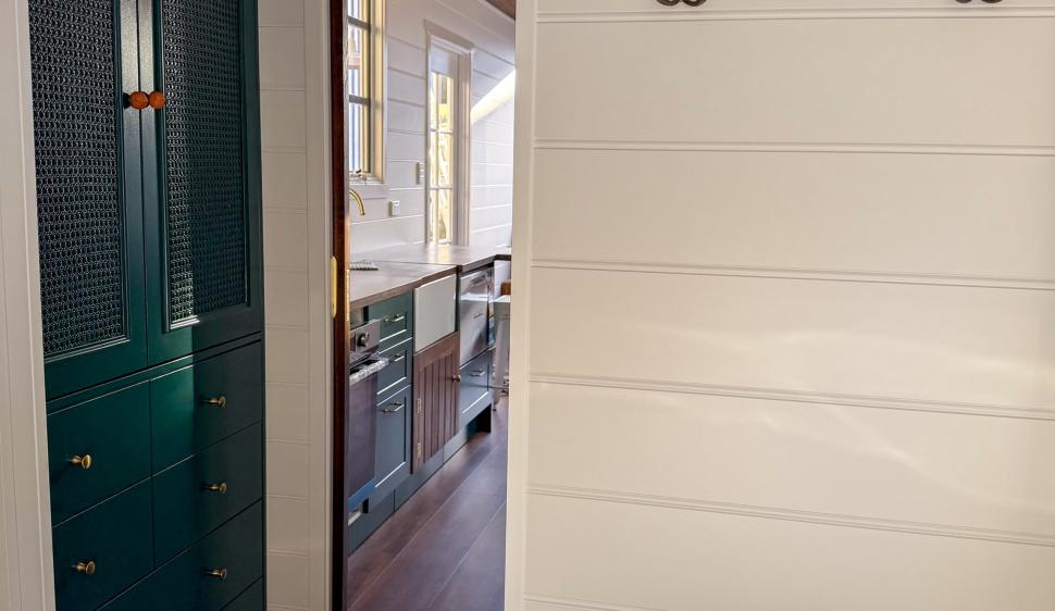 O casă pe roți minusculă sparge toate tiparele cu un interior foarte sofisticat. Cum arată locuința mobilă care poate găzdui 4 oameni 991514