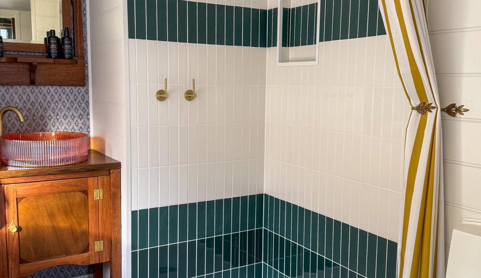 O casă pe roți minusculă sparge toate tiparele cu un interior foarte sofisticat. Cum arată locuința mobilă care poate găzdui 4 oameni 991522