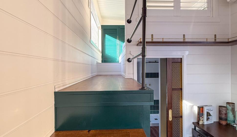 O casă pe roți minusculă sparge toate tiparele cu un interior foarte sofisticat. Cum arată locuința mobilă care poate găzdui 4 oameni 991523