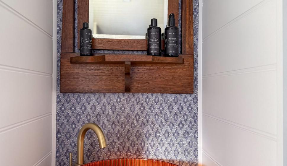 O casă pe roți minusculă sparge toate tiparele cu un interior foarte sofisticat. Cum arată locuința mobilă care poate găzdui 4 oameni 991527