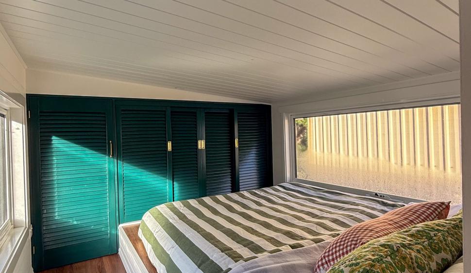 O casă pe roți minusculă sparge toate tiparele cu un interior foarte sofisticat. Cum arată locuința mobilă care poate găzdui 4 oameni 991531