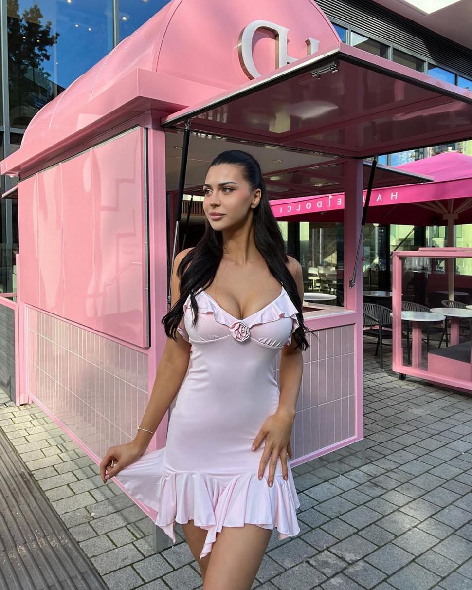 O româncă a atras toate privirile la „meciul greilor” de pe pe Wembley. Cine este Patricia Elena 991698