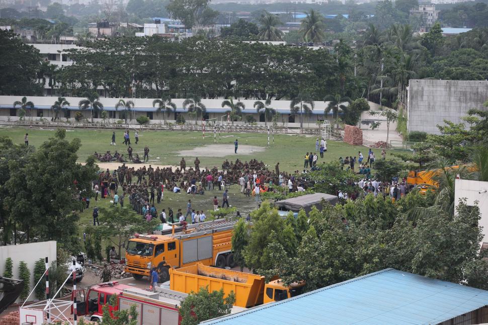 "Avionul în flăcări s-a prăbușit, prietenul meu a murit în fața mea". Crește bilanțul victimelor de la școala din Bangladesh 991806