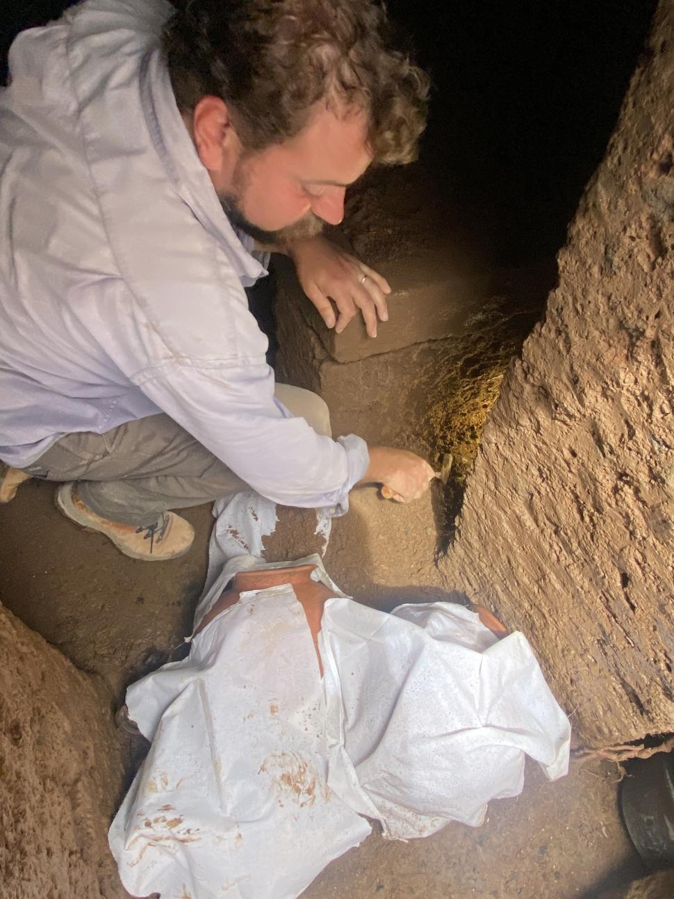 Descoperire arheologică remarcabilă: Un mormânt antic intact, sigilat acum 2.700 de ani, a fost găsit în tuf vulcanic, lângă Roma 991873