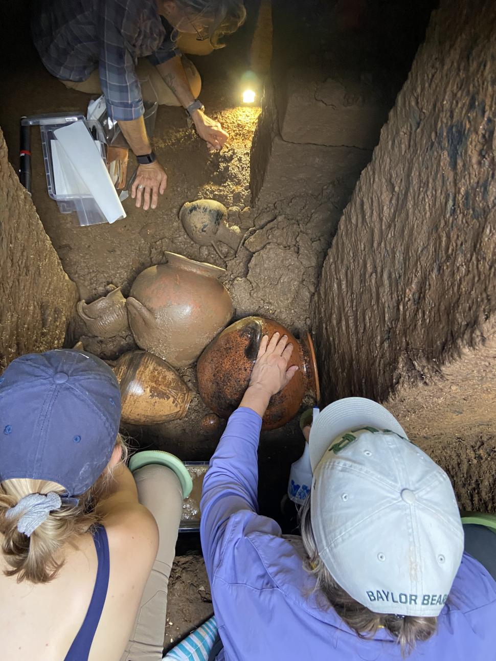 Descoperire arheologică remarcabilă: Un mormânt antic intact, sigilat acum 2.700 de ani, a fost găsit în tuf vulcanic, lângă Roma 991876