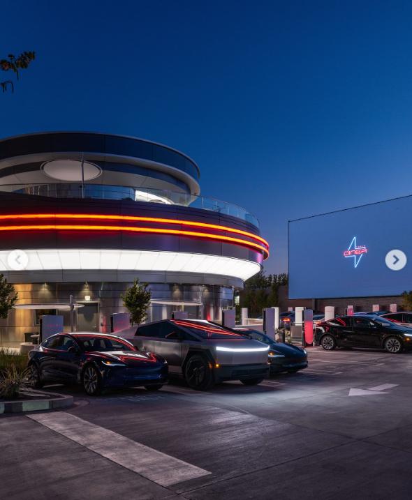 Elon Musk a deschis la Hollywood primul restaurant Tesla, în care roboții servesc la mese: Vom avea locații în toată lumea 992229