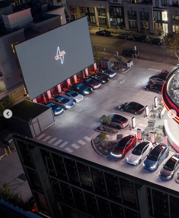 Elon Musk a deschis la Hollywood primul restaurant Tesla, în care roboții servesc la mese: Vom avea locații în toată lumea 992238