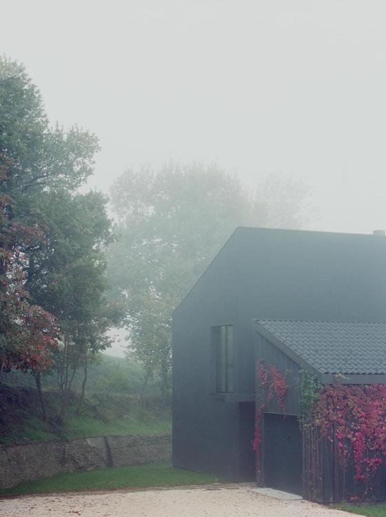 Invenţie revoluţionară în Italia. O casă din lemn în pădure, alimentată cu energie solară 992061