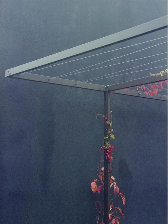 Invenţie revoluţionară în Italia. O casă din lemn în pădure, alimentată cu energie solară 992064