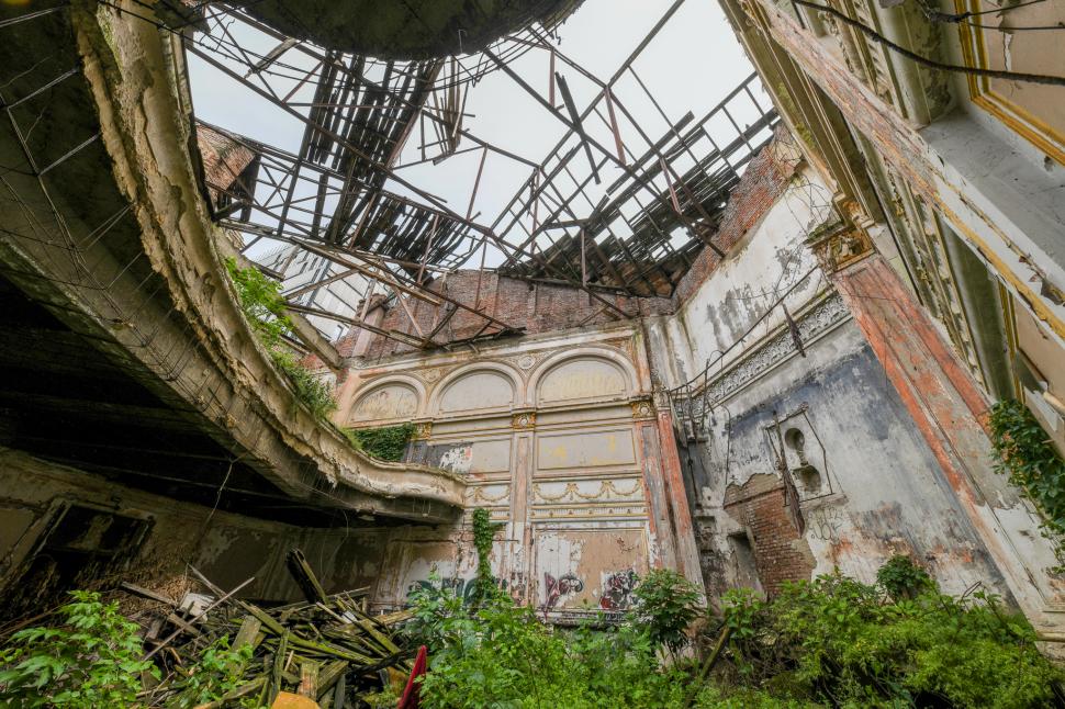 ARCEN redǎ o nouă viațǎ Cinematografului Marconi din București. Vineri va fi iluminat pentru prima dată în decenii 992421