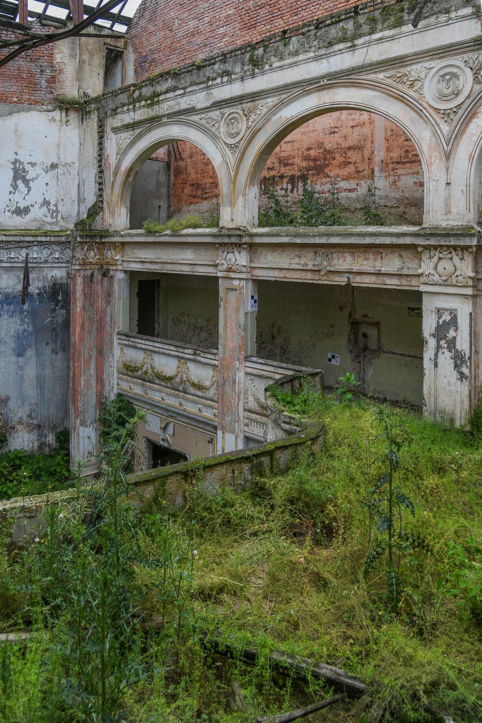 ARCEN redǎ o nouă viațǎ Cinematografului Marconi din București. Vineri va fi iluminat pentru prima dată în decenii 992423