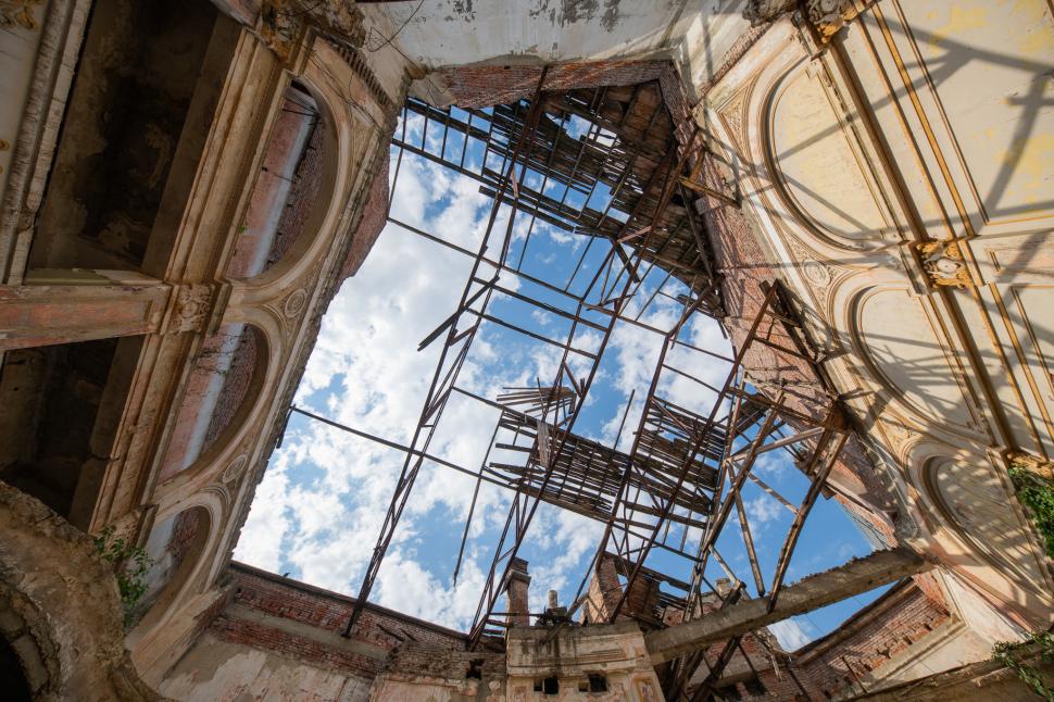 ARCEN redǎ o nouă viațǎ Cinematografului Marconi din București. Vineri va fi iluminat pentru prima dată în decenii 992424