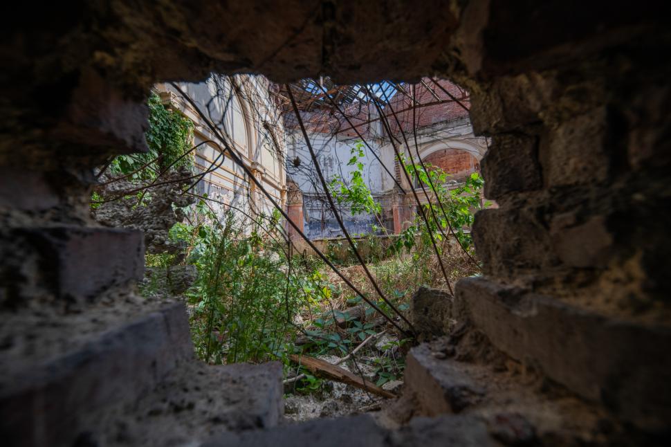 ARCEN redǎ o nouă viațǎ Cinematografului Marconi din București. Vineri va fi iluminat pentru prima dată în decenii 992426