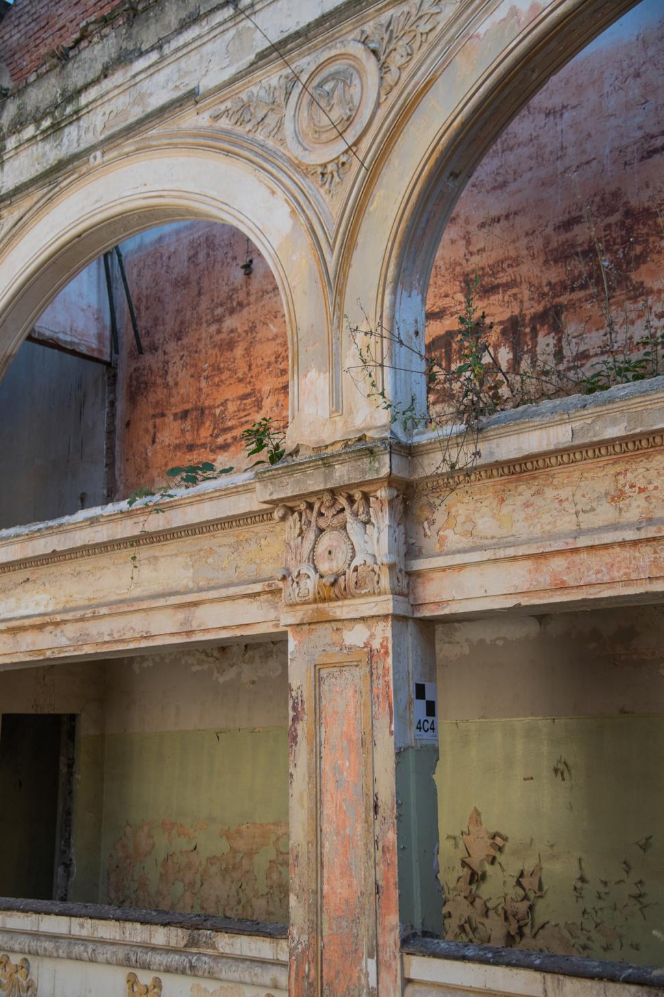 ARCEN redǎ o nouă viațǎ Cinematografului Marconi din București. Vineri va fi iluminat pentru prima dată în decenii 992430