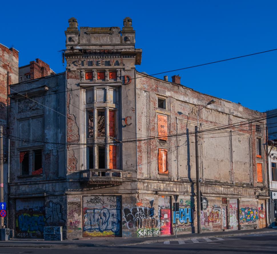 ARCEN redǎ o nouă viațǎ Cinematografului Marconi din București. Vineri va fi iluminat pentru prima dată în decenii 992432