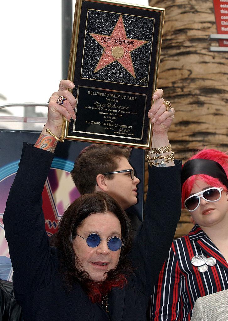 De ce a fost supranumit Ozzy Osbourne „Prințul Întunericului” și boala teribilă de care suferea. Momentele cheie ale carierei sale 992364