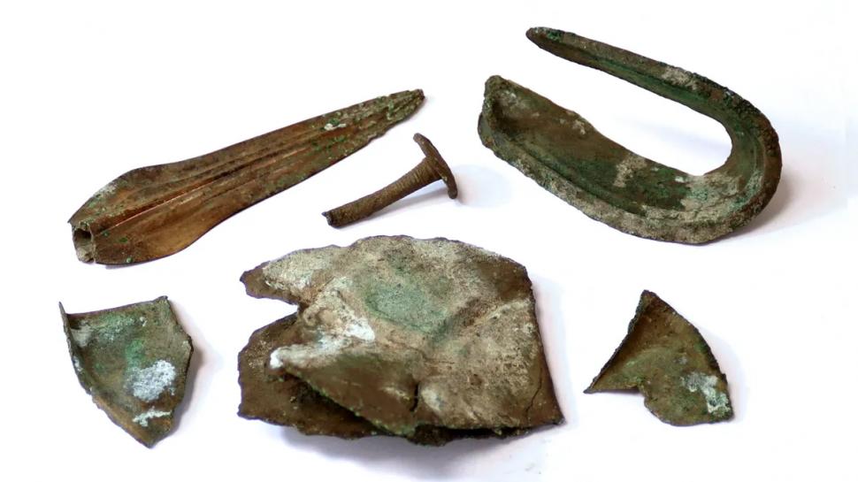 Descoperire arheologică „extrem de rară”: O armură de bronz de acum 3.200 de ani, din vremea Războiului Troian, a fost găsită în Cehia 992911