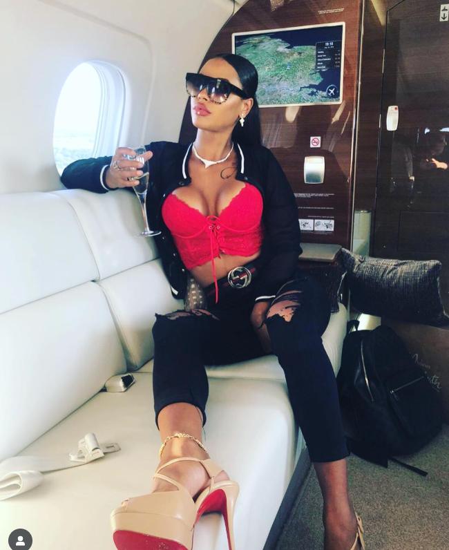 O femeie a povestit cum i-au căzut implanturile la fesieri la sala de sport și cât a cheltuit pentru intervenții de corecție 992765