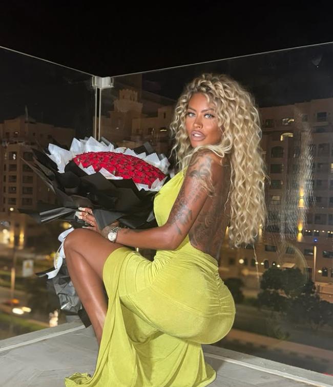 O femeie a povestit cum i-au căzut implanturile la fesieri la sala de sport și cât a cheltuit pentru intervenții de corecție 992770