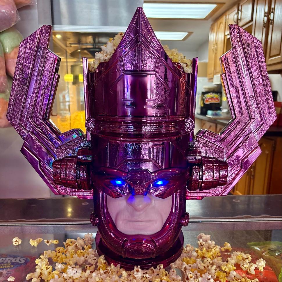 „Găleata” uriașă de popcorn de la Marvel care tocmai a intrat în Cartea Recordurilor: „Costă 80 de dolari şi oamenii mănâncă tot” 993217