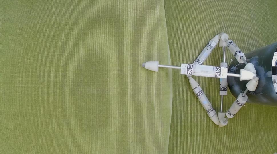 Au apărut roboții care se repară singuri și cresc consumând alți roboți. Cum arată invențiile care se comportă ca „Transformers” 992099