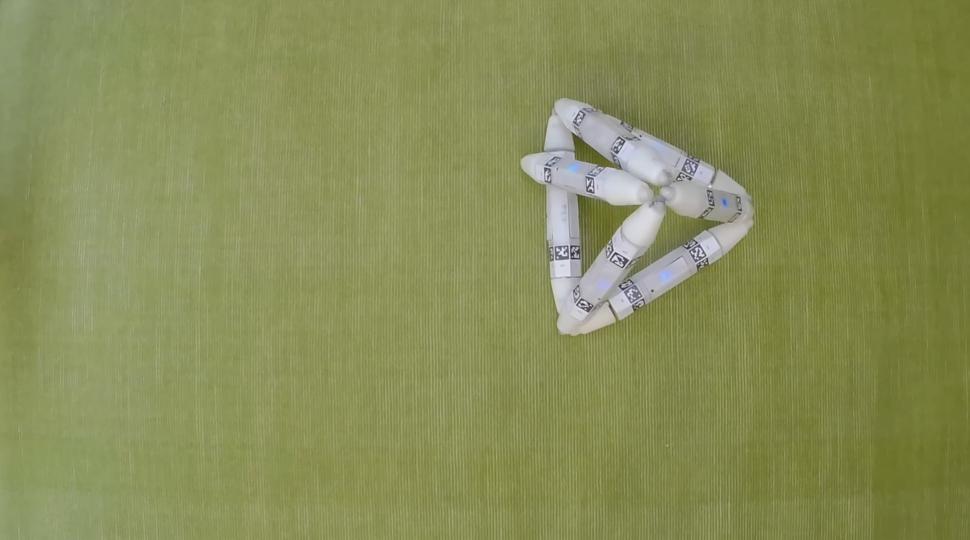 Au apărut roboții care se repară singuri și cresc consumând alți roboți. Cum arată invențiile care se comportă ca „Transformers” 992100