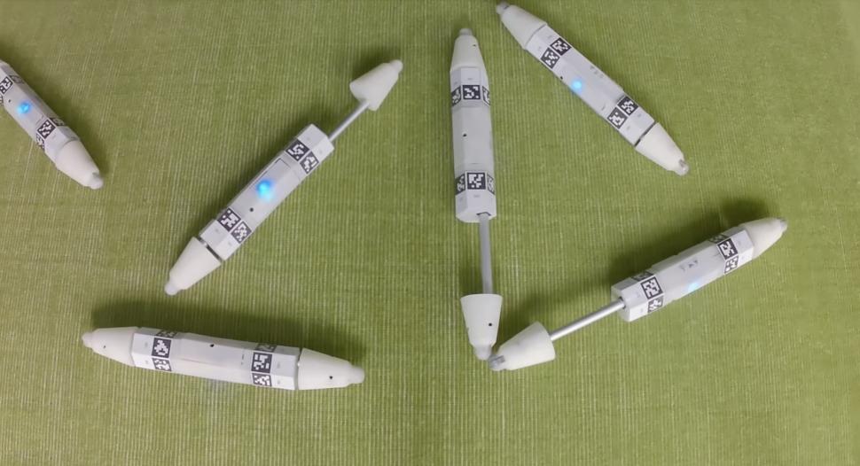 Au apărut roboții care se repară singuri și cresc consumând alți roboți. Cum arată invențiile care se comportă ca „Transformers” 992103