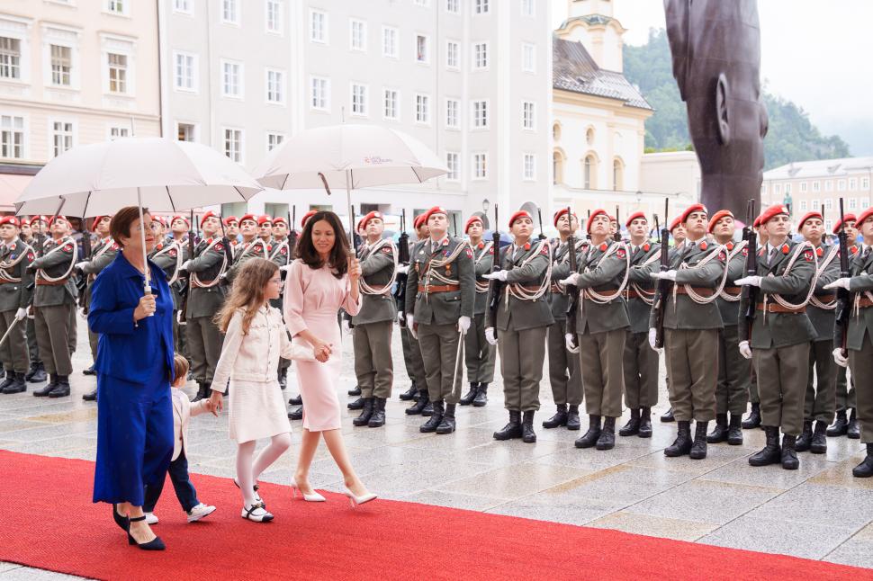 Copiii lui Nicușor Dan au atras toate privirile în Austria. Sâmbătă, cei mici au rămas la hotel. Mirabela Grădinaru: „Le-a plăcut mult” 993450