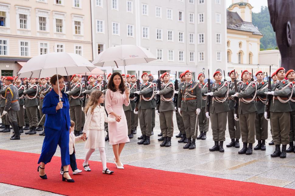 Copiii lui Nicușor Dan au atras toate privirile în Austria. Sâmbătă, cei mici au rămas la hotel. Mirabela Grădinaru: „Le-a plăcut mult” 993451