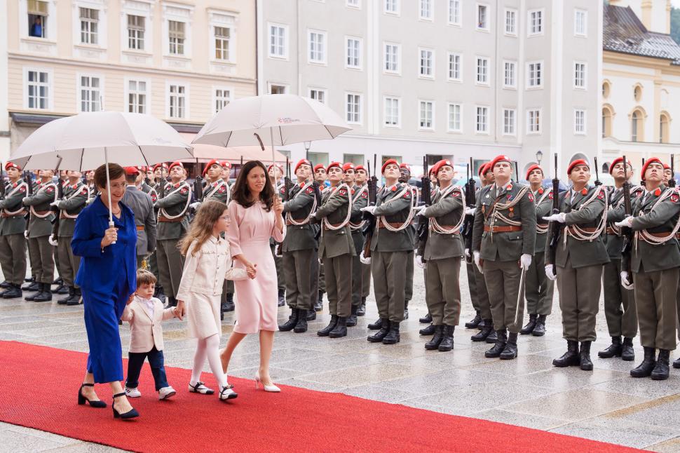 Copiii lui Nicușor Dan au atras toate privirile în Austria. Sâmbătă, cei mici au rămas la hotel. Mirabela Grădinaru: „Le-a plăcut mult” 993452