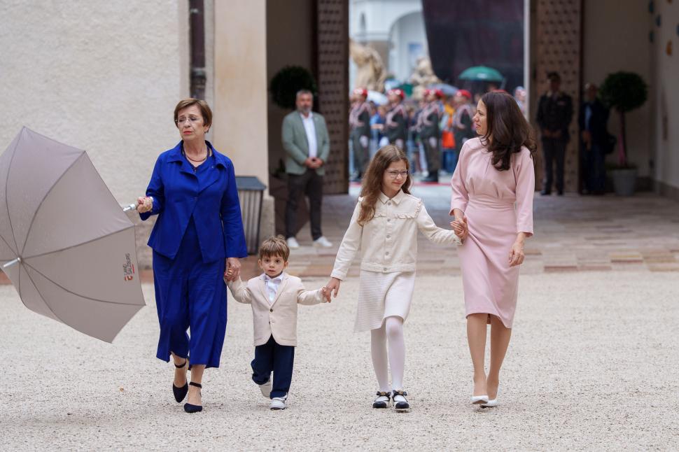 Copiii lui Nicușor Dan au atras toate privirile în Austria. Sâmbătă, cei mici au rămas la hotel. Mirabela Grădinaru: „Le-a plăcut mult” 993453