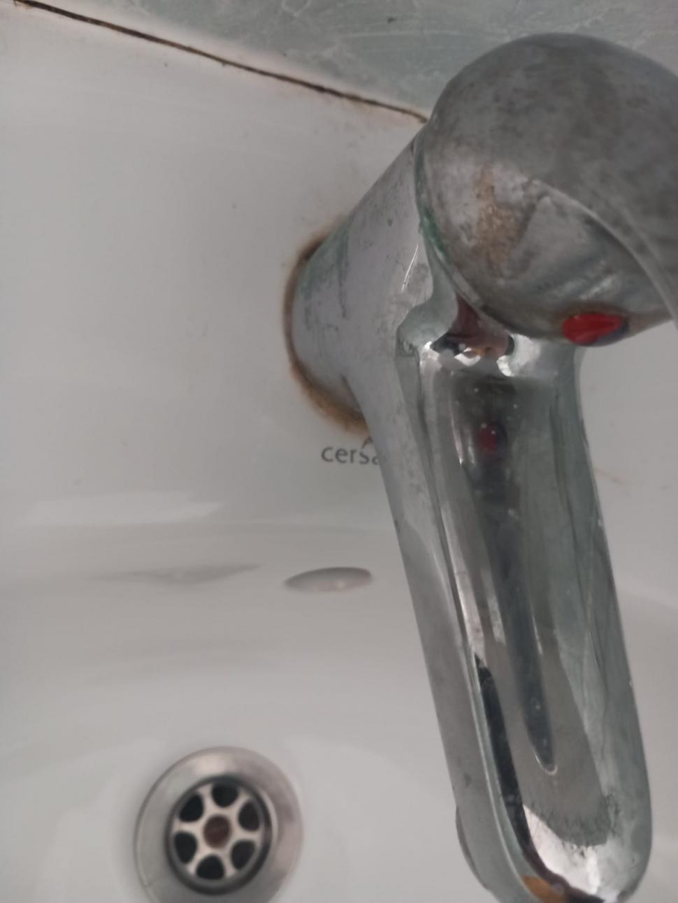 Dezastru pe litoral în plin sezon: ANPC a găsit produse expirate, toalete și saltele murdare. Ce alte nereguli au fost descoperite 993424