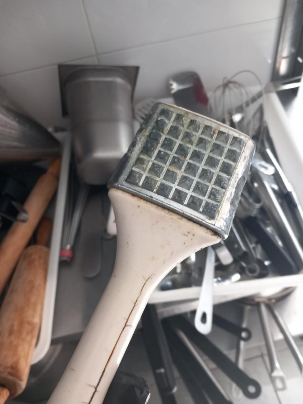 Dezastru pe litoral în plin sezon: ANPC a găsit produse expirate, toalete și saltele murdare. Ce alte nereguli au fost descoperite 993433