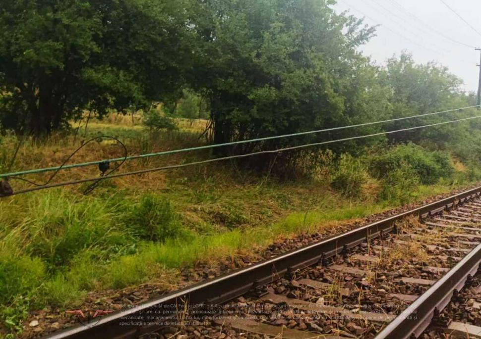 Furtunile au afectat circulația trenurilor. Întârzieri de sute de minute și probleme în mai multe zone din țară 993537