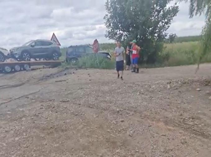 Accident grav în Timiş. O maşină de poliţie s-a răsturnat în timpul unei misiuni, după ce şoferul din faţă a frânat brusc 993963
