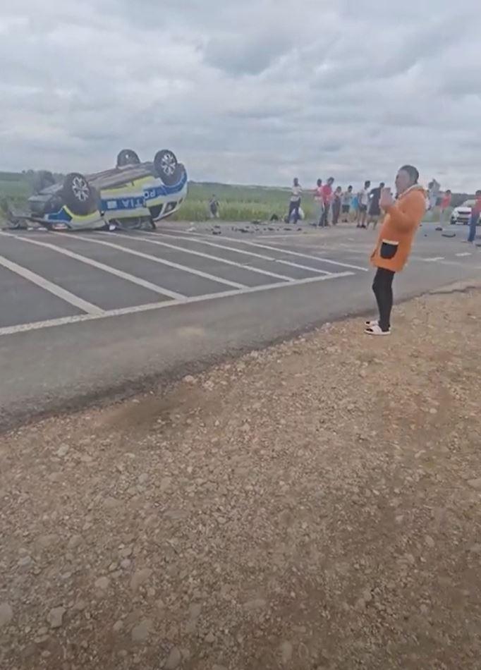 Accident grav în Timiş. O maşină de poliţie s-a răsturnat în timpul unei misiuni, după ce şoferul din faţă a frânat brusc 993966