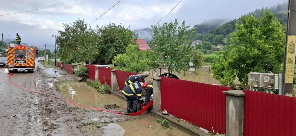 Imaginile dezastrului după viiturile din Moldova. O persoană a fost găsită moartă în albia unui pârâu 993636