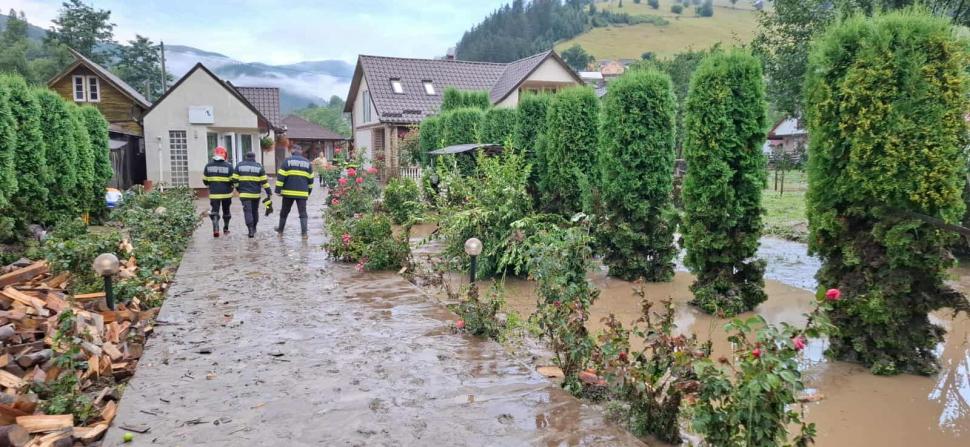 Imaginile dezastrului după viiturile din Moldova. O persoană a fost găsită moartă în albia unui pârâu 993639