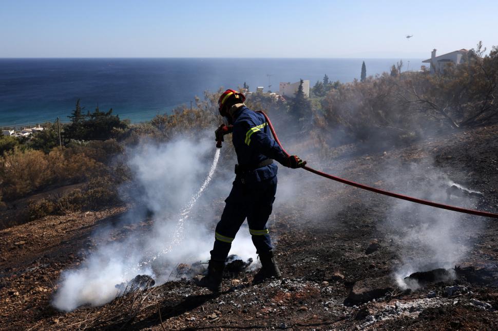 Imagini apocaliptice cu incendiile de vegetaţie din Europa. Zeci de turişti, evacuaţi de pe plaje cu bărci şi elicoptere în Italia 993750
