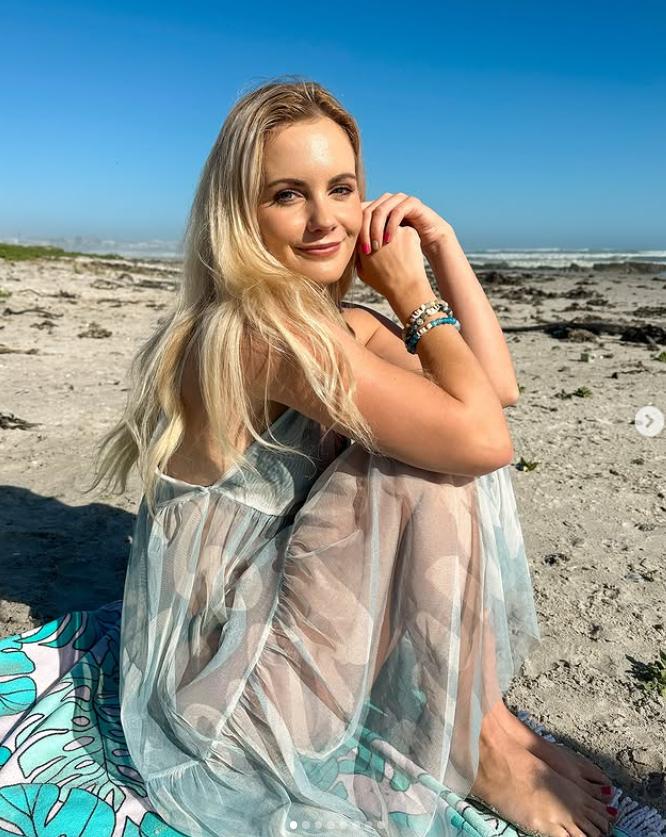 Șoc pentru o tânără care a crezut că face baie în apa „spumoasă și sărată” a mării. După ce a postat filmarea a aflat unde era, de fapt 993739