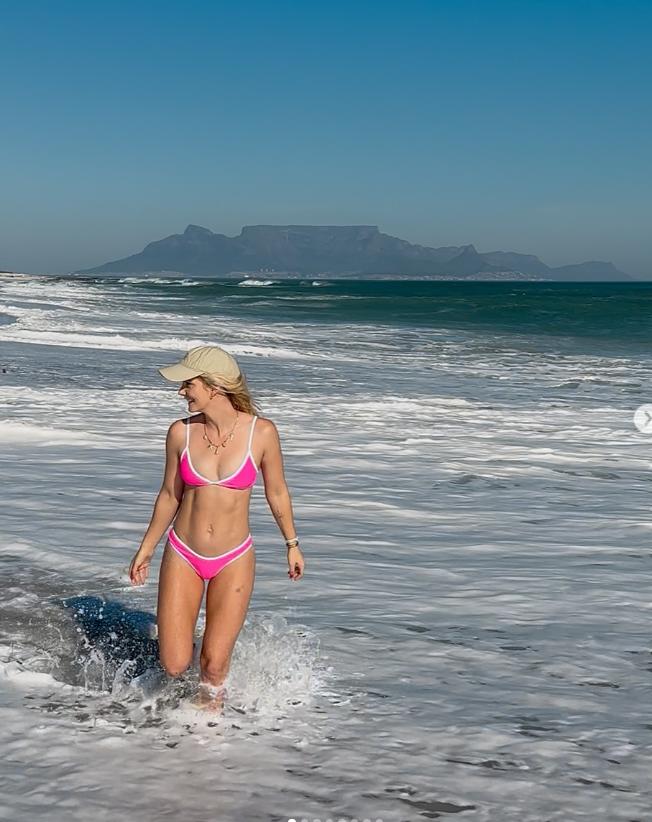 Șoc pentru o tânără care a crezut că face baie în apa „spumoasă și sărată” a mării. După ce a postat filmarea a aflat unde era, de fapt 993740