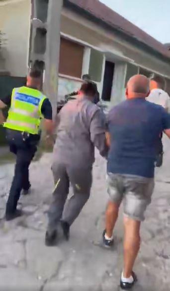Un poliţist din Caraş-Severin a fost atacat de mai mulţi oameni, după ce a oprit un bărbat beat care conducea un ATV  993818