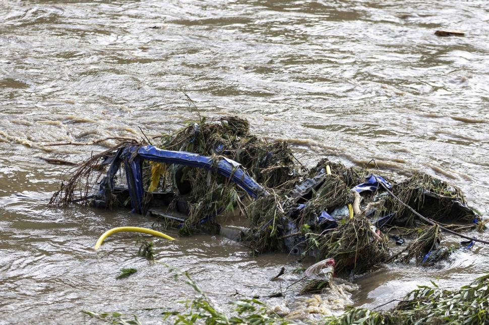 Imagini tulburătoare, care arată cât de violente au fost furtunile din Suceava: case luate cu totul de ape, drumuri și poduri distruse 994143