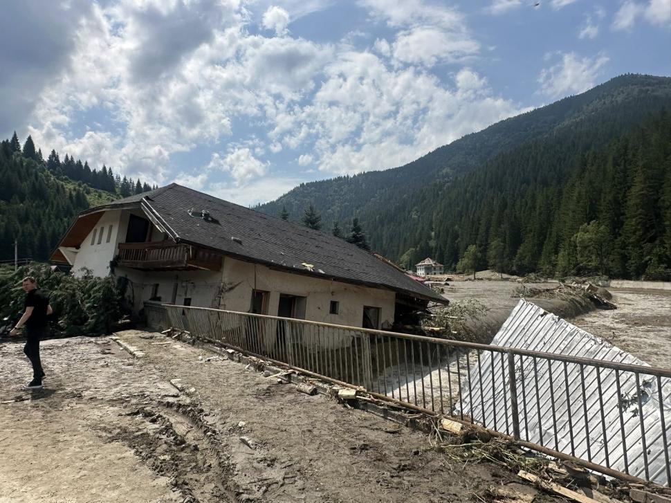 Imagini tulburătoare, care arată cât de violente au fost furtunile din Suceava: case luate cu totul de ape, drumuri și poduri distruse 994144