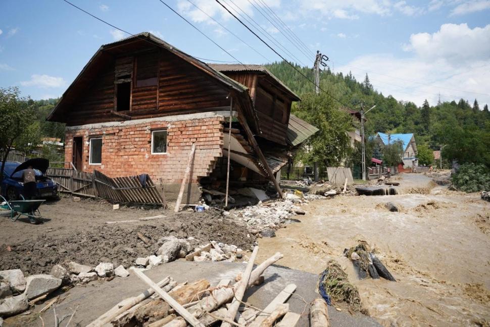 Imagini tulburătoare, care arată cât de violente au fost furtunile din Suceava: case luate cu totul de ape, drumuri și poduri distruse 994146