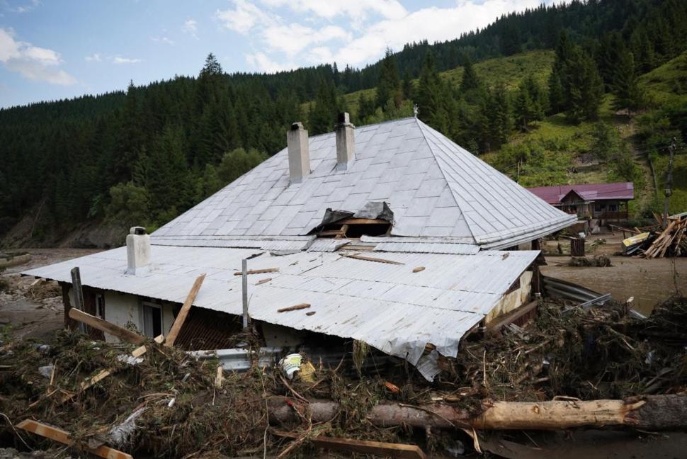 Imagini tulburătoare, care arată cât de violente au fost furtunile din Suceava: case luate cu totul de ape, drumuri și poduri distruse 994147