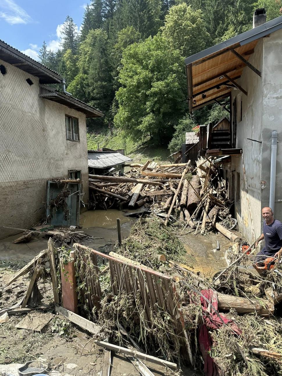 Imagini tulburătoare, care arată cât de violente au fost furtunile din Suceava: case luate cu totul de ape, drumuri și poduri distruse 994152