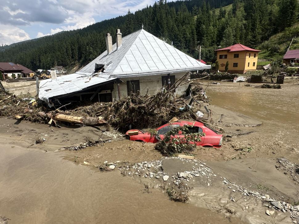 Imagini tulburătoare, care arată cât de violente au fost furtunile din Suceava: case luate cu totul de ape, drumuri și poduri distruse 994154