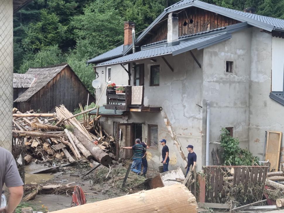 Imagini tulburătoare, care arată cât de violente au fost furtunile din Suceava: case luate cu totul de ape, drumuri și poduri distruse 994156